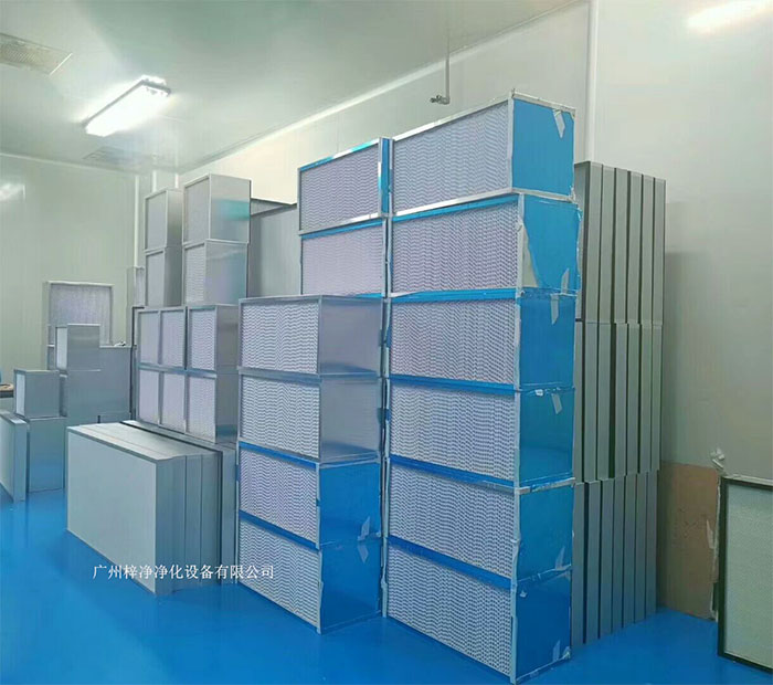 洁净室或空调系统应配备足够的备用高效过滤器，以应对紧急情况。